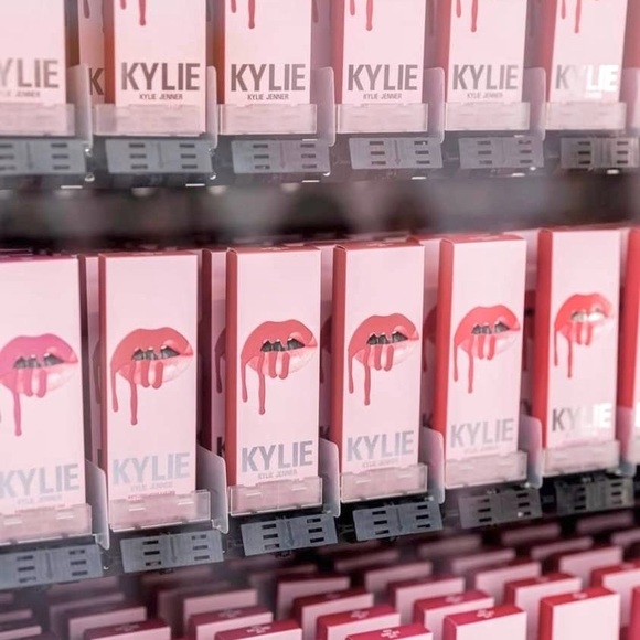 Matte Liquid Lipstick & Lip Liner Lip Kits By Kylie Cosmetics - Picture 3 of 3